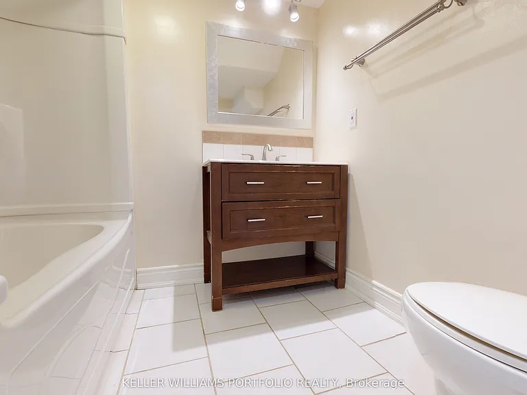 546 Eglinton Ave E #5 — Photo 36