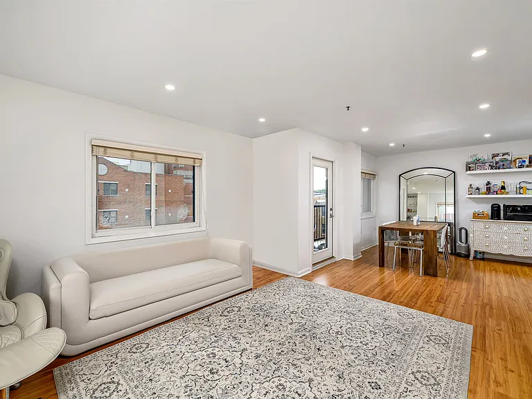 476 Monmouth St #402 — Photo 3