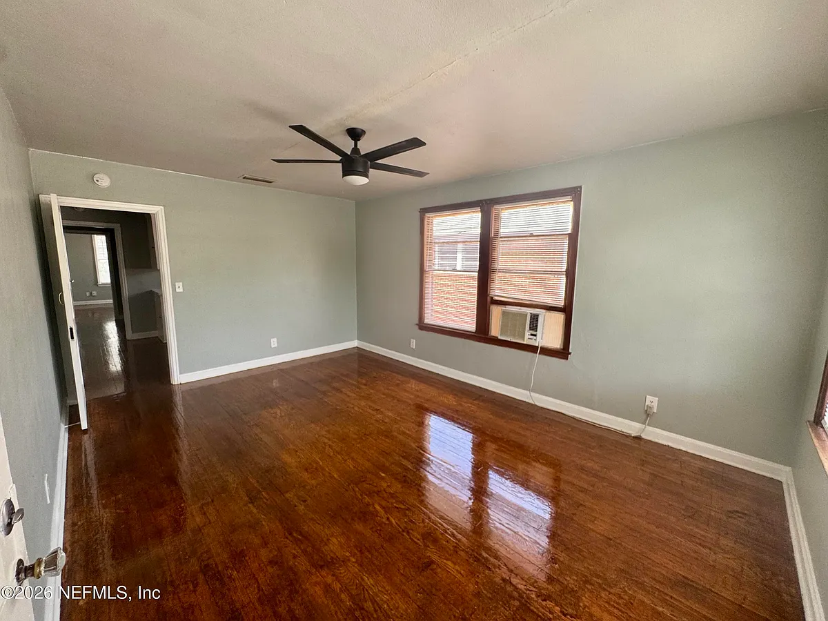 Building Photo - 2338 Oak St #4