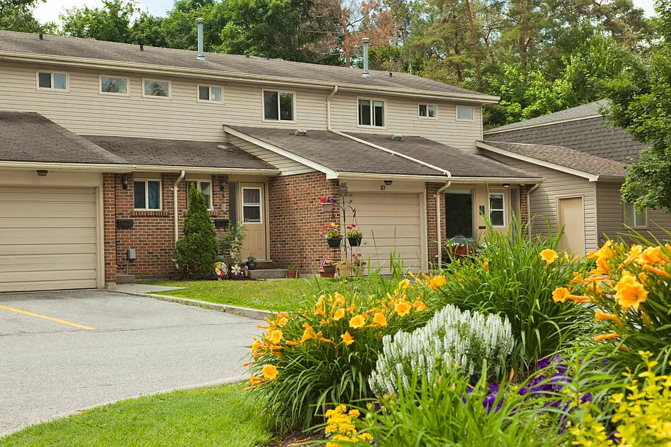 Tamarack Woods Townhouses — Photo 4