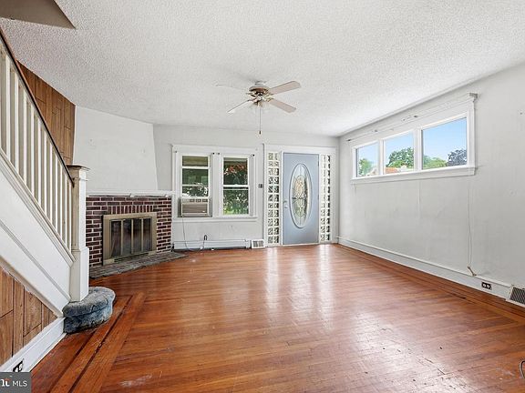 4th image of 667 Rose St