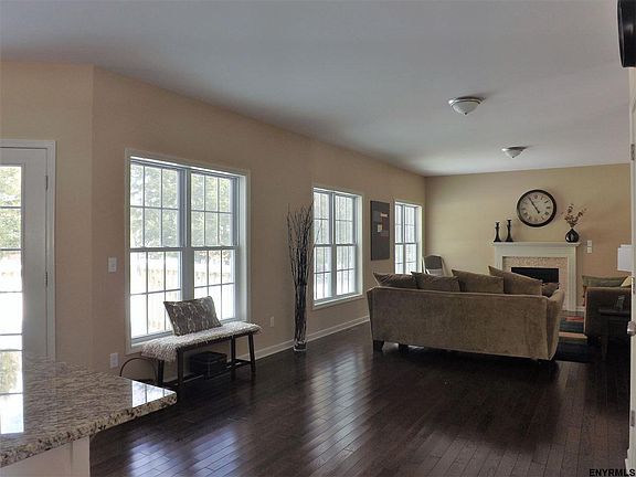 5th image of 15 Oakwood Ct