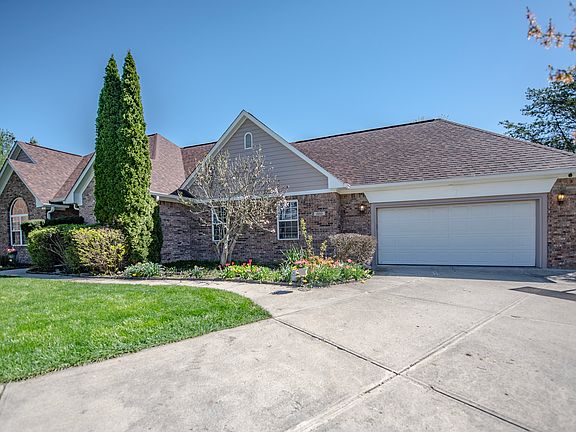 3rd image of 1050 N Cambridge Ct