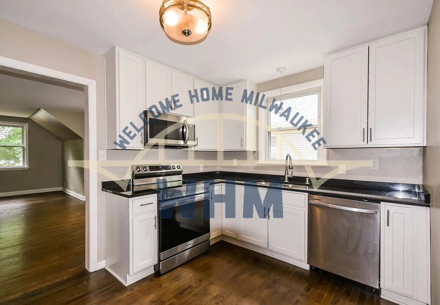 2 bed, 1.0 bath, 916 sqft, $1,398 — Photo 1
