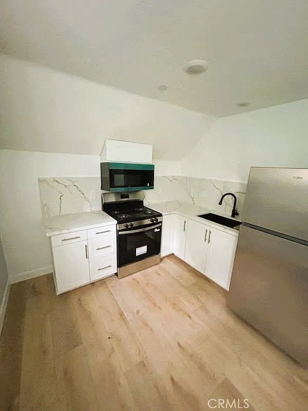 1 bed, 550 sqft, $1,900 — Photo 3