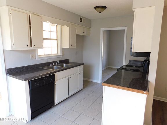 3rd image of 5848 Cherokee Dr