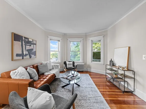20 Rice St #2, Brookline, MA 02445