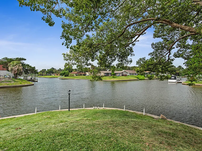 10 Castle Ct — Photo 17