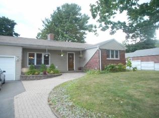 129 Parsons St, Easthampton, MA 01027