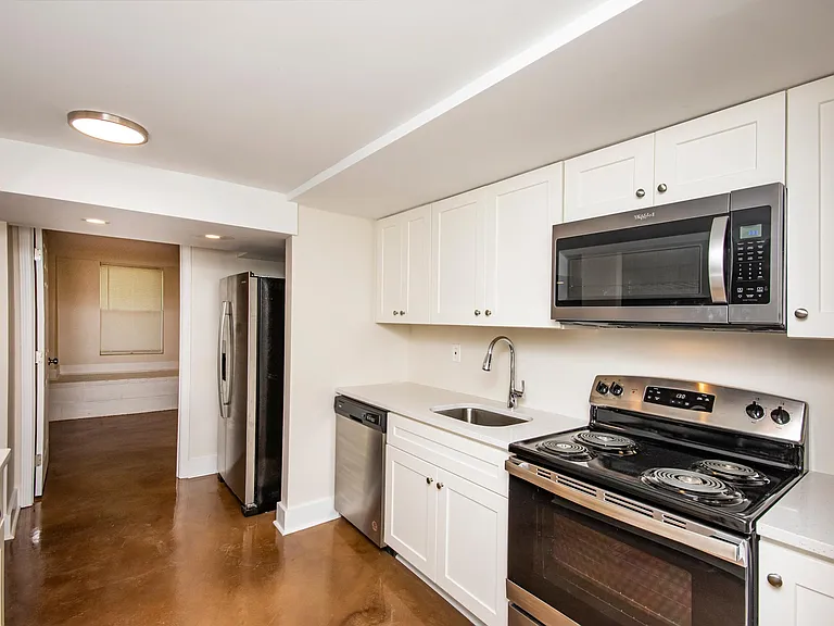 935 Victory Dr SW #B — Photo 6