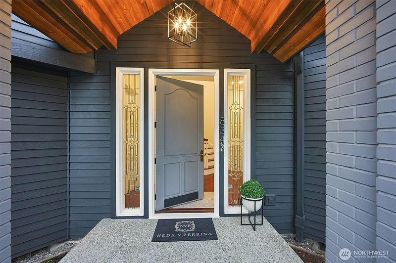 2nd image of 834 84th Avenue NE