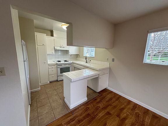 5th image of 10192 Park Cir W APT 1