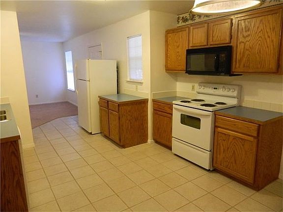 3rd image of 20704 Bonanza St APT A