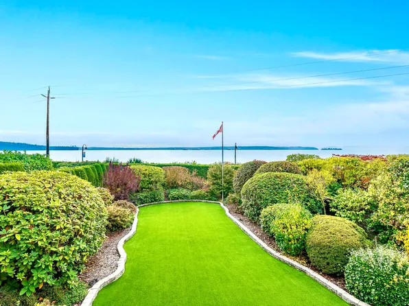 2328 Bellevue Ave, West Vancouver, BC V7V 1C8