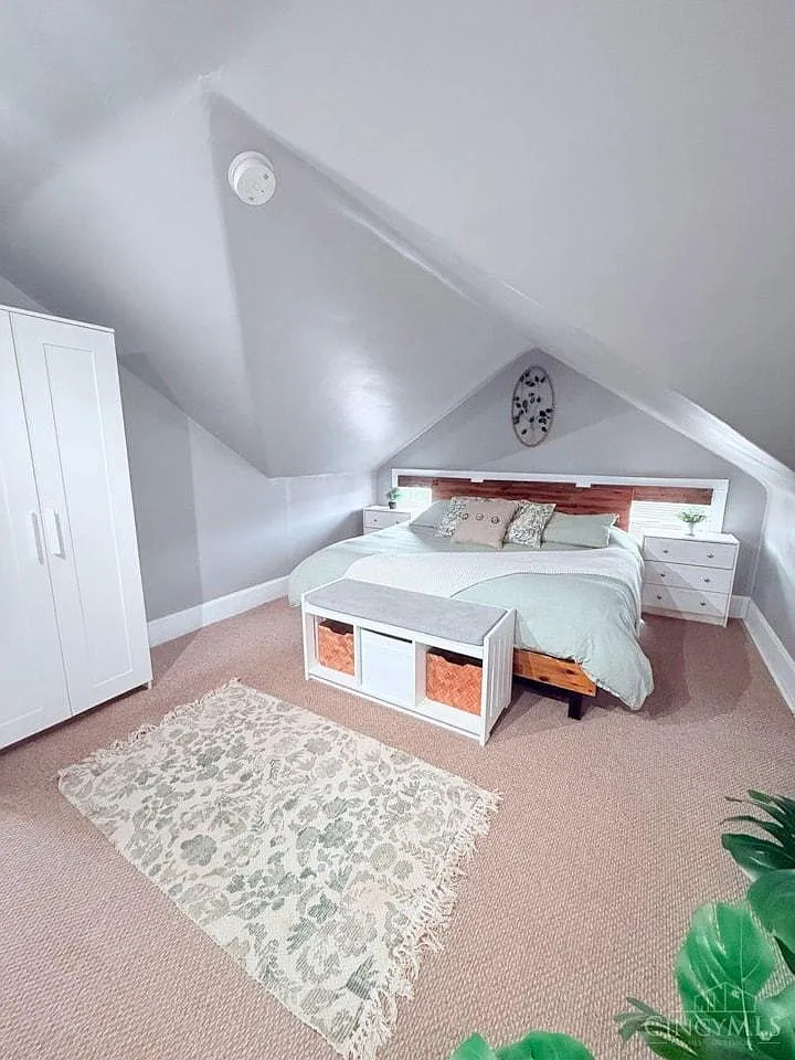 4 bed, 2.5 bath, 250 sqft, $797 — Photo 1