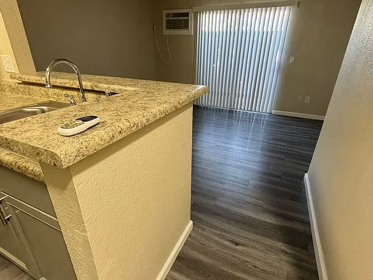 Sierra View Apartments — Photo 1