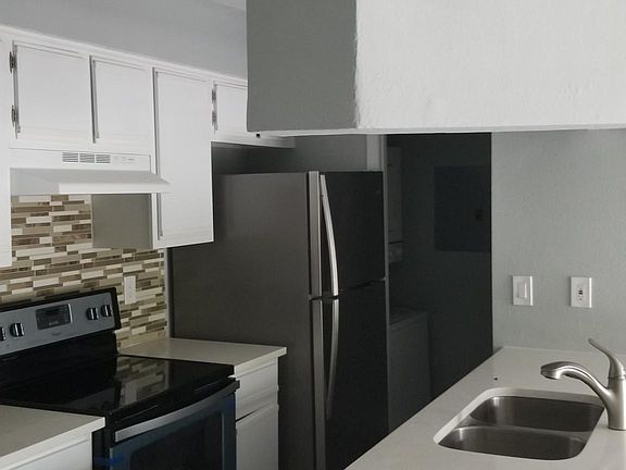 2nd image of 234 Afton Sq Unit 205