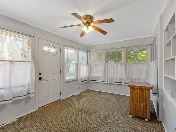4th image of 709 Seward St