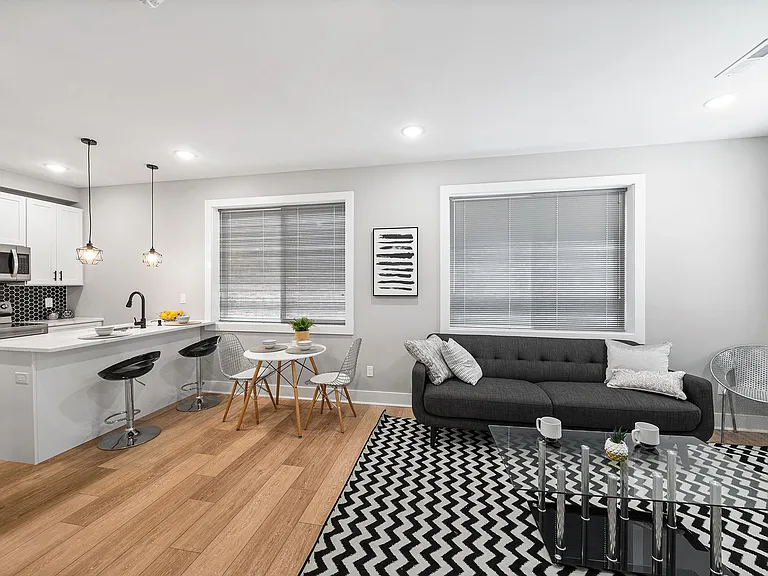 Gorgeous New Diamond St Construction Boasting Luxury Finishes — Photo 42