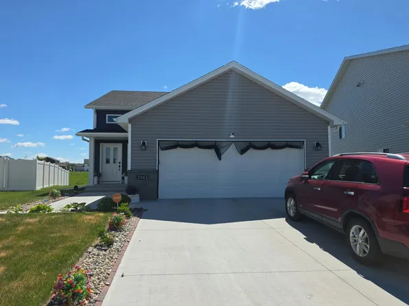2561 Fulton Loop S, Fargo, ND 58104