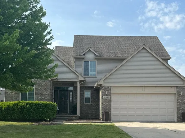 32062 Shadywood Dr, Chesterfield, MI 48047