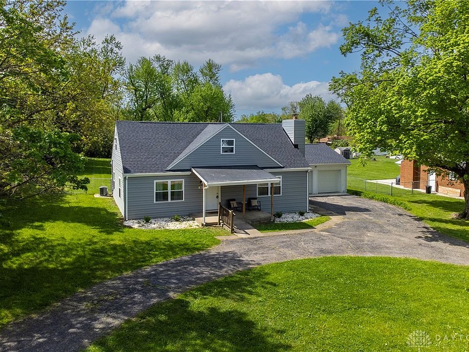1st image of 3923 Fieldcrest Dr