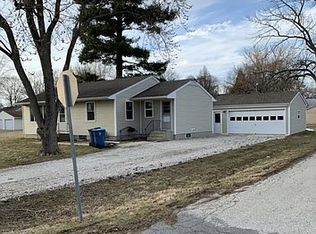 515 E Locust St, Chatham, IL 62629