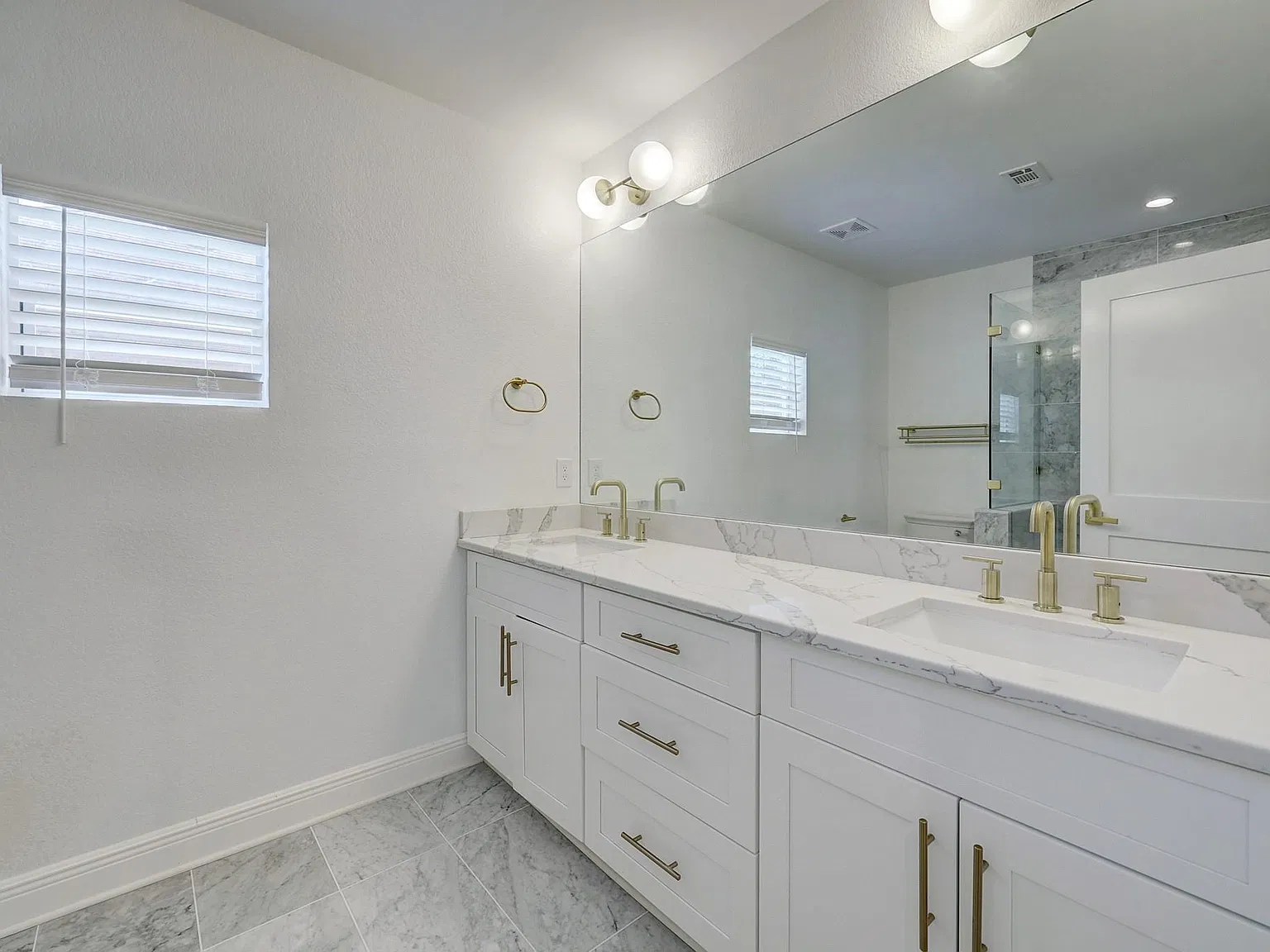 3 bed, 2.0 bath, 1248 sqft, $4,250 — Photo 4