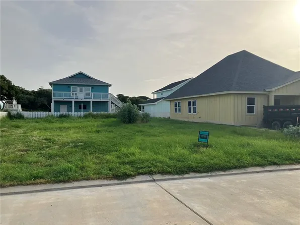 140 Breezeway Dr, Rockport, TX 78382