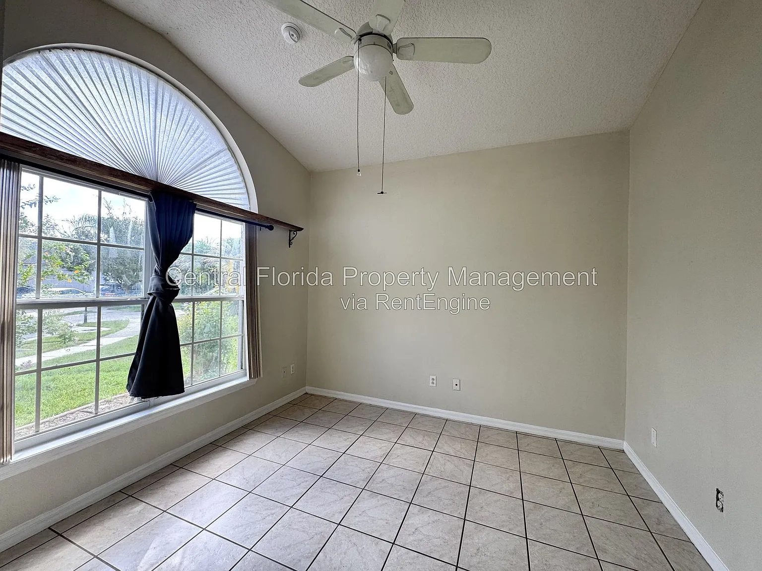 4 bed, 2.0 bath, 1722 sqft, $2,299 — Photo 2