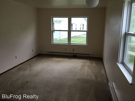 3rd image of 1402 Gardenette Dr #2