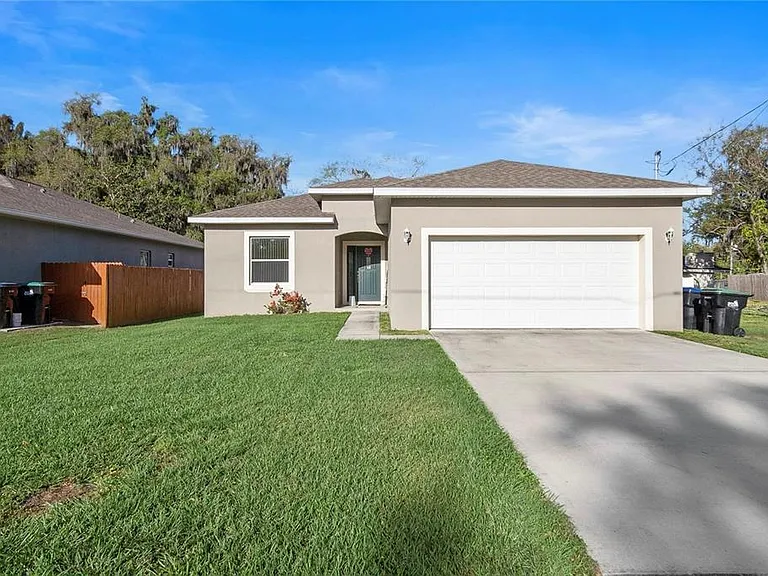 14 Ferguson Dr — Photo 1