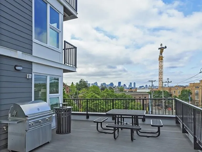 Eastlake Flats — Photo 25