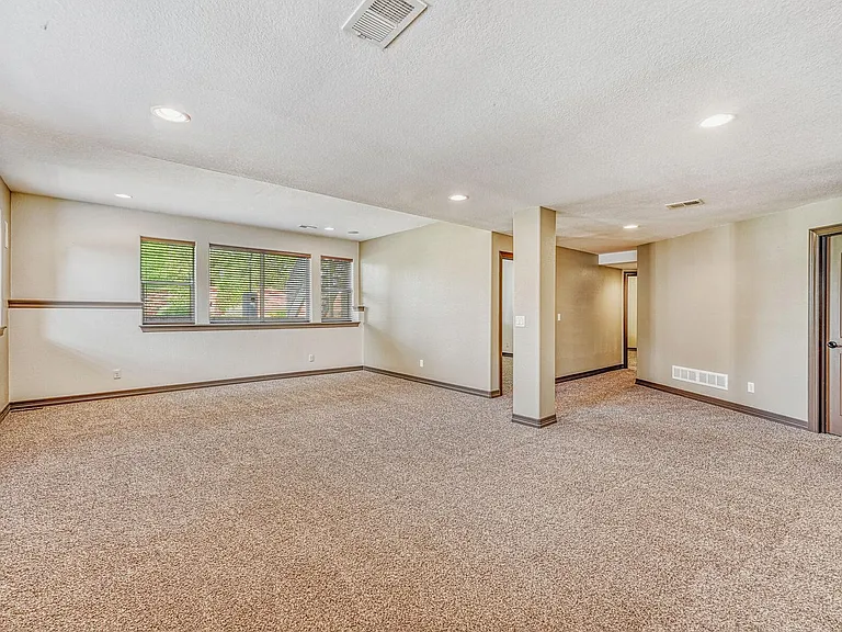 9611 Sunset Hill Dr — Photo 31