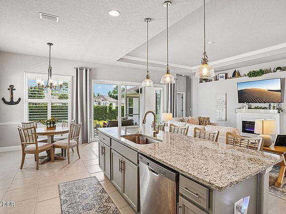 3rd image of 721 Victory Ln