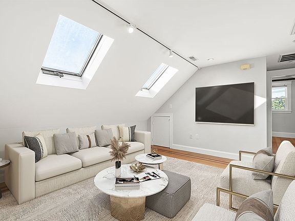 4th image of 52 Metropolitan Ave #3