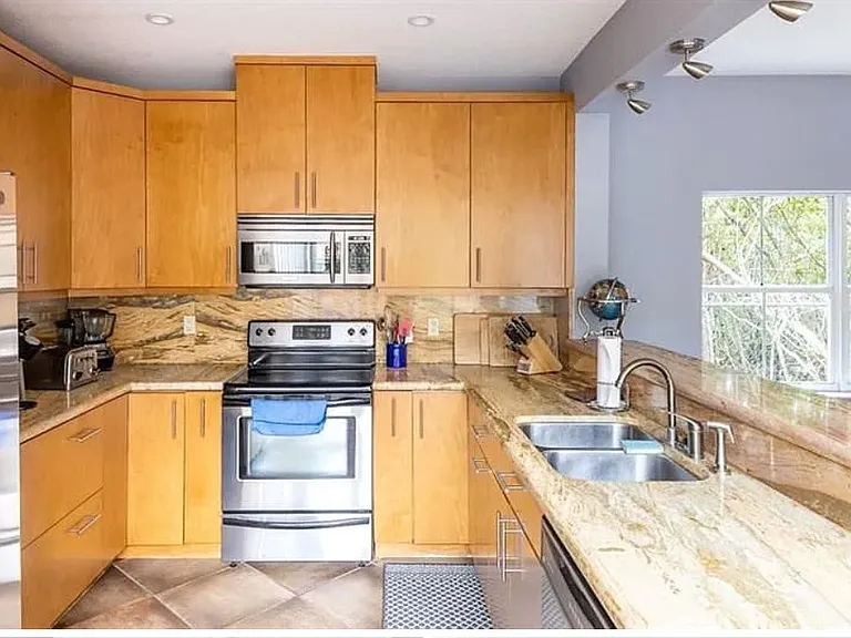 935 Corkwood St — Photo 4