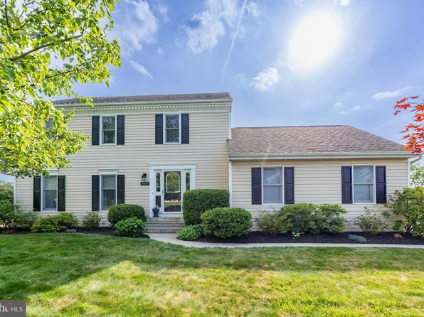 909 Hickory Grove Dr, Royersford, PA 19468