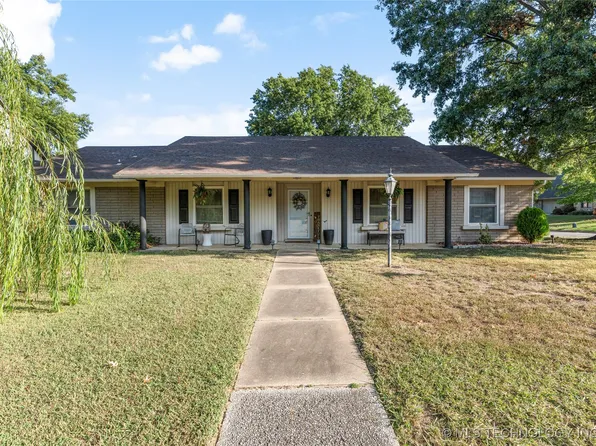 5827 E 64th Pl, Tulsa, OK 74136