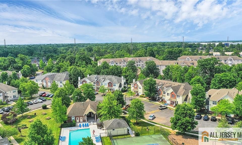 1st image of 157 Forest Dr