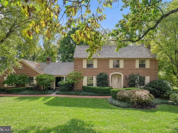 181 Hunt Valley Cir, Berwyn, PA 19312