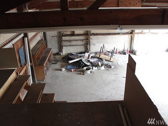 5th image of 17024 Pacific Ave S Ste C