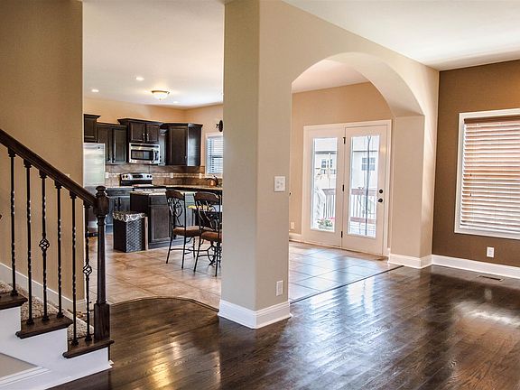 4th image of 1044 Henry Place Blvd