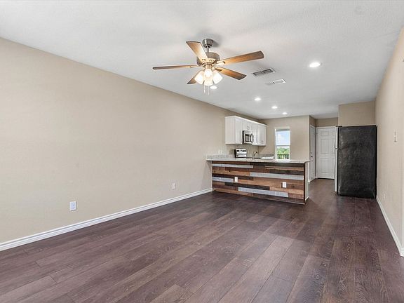2nd image of 1406 Courtney Pl Unit D