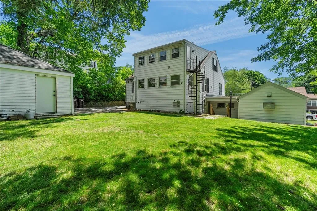 2 bed, 896 sqft, $1,200 — Photo 3