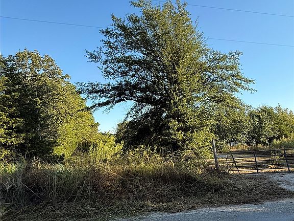 5th image of 2048 Mockingbird Rd