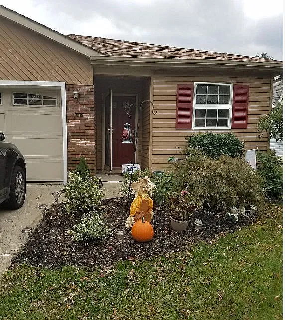 1585 Alpen Ln photo 1