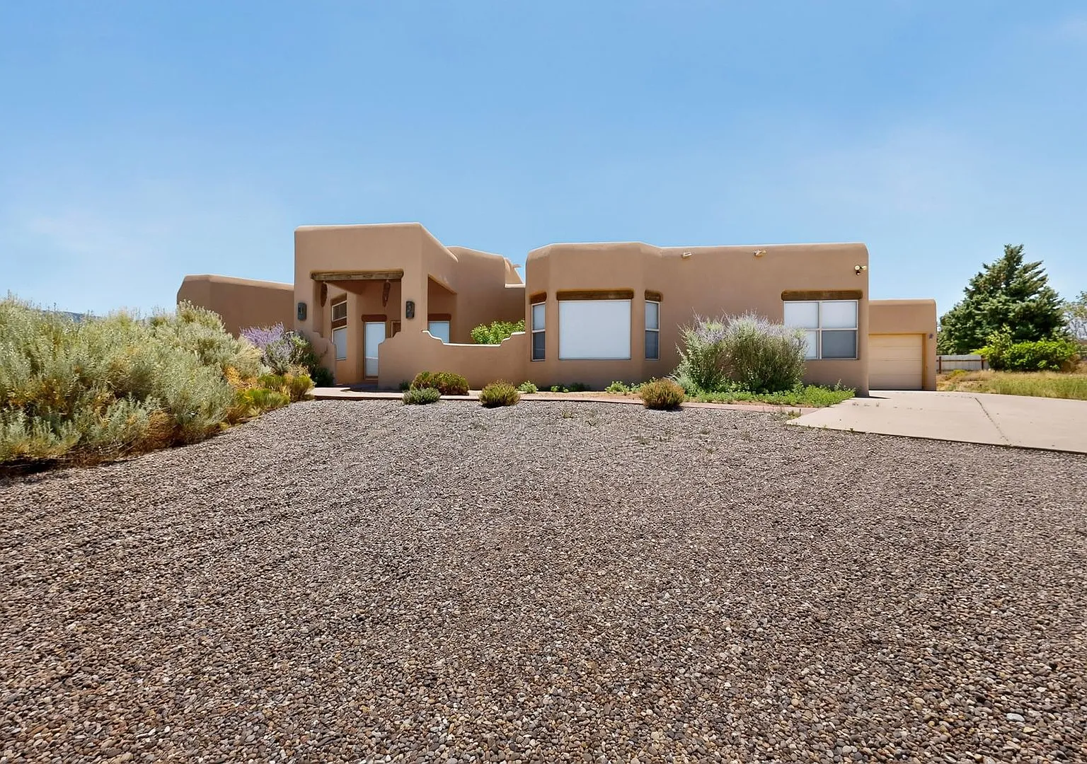 Luxuary Home in N. Alb Acres 2200/sf 3/bd 2/ba 2/cg — Photo 4