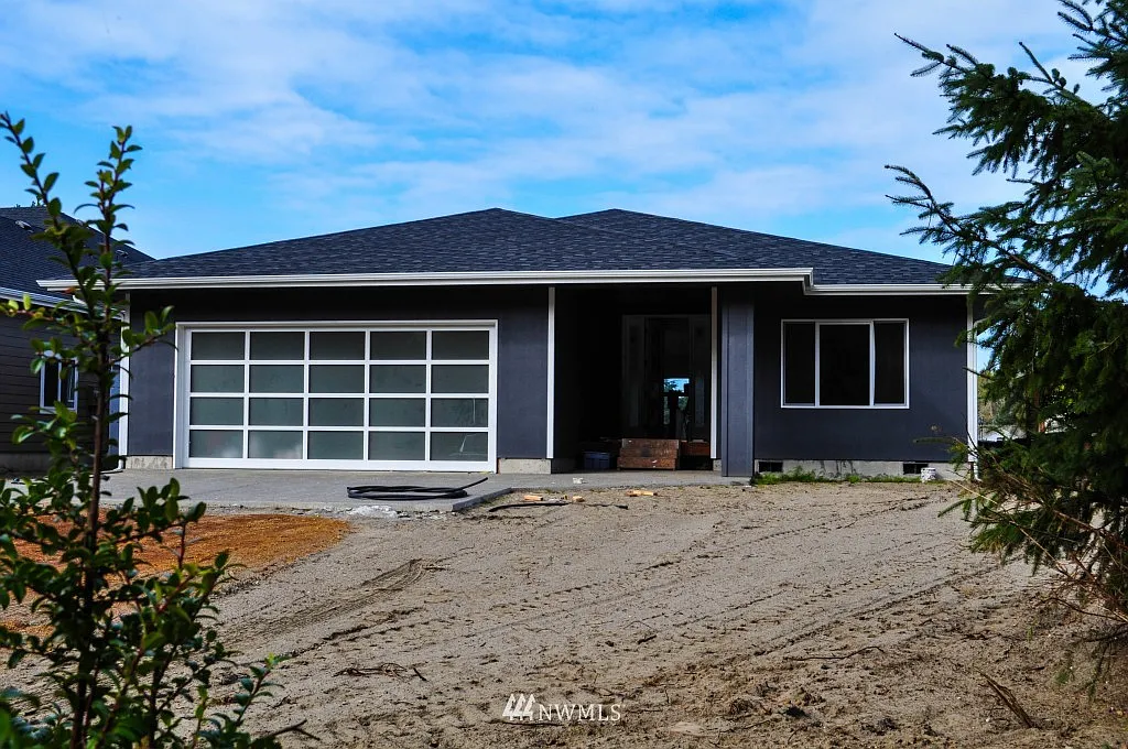 315 Lakeview Loop NE photo 1