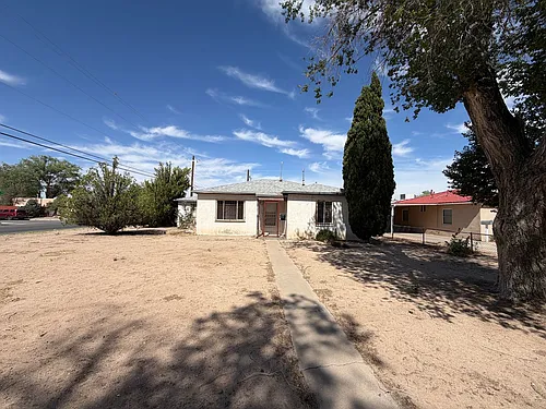1801 Palomas Dr NE Photo 1